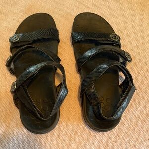 Vionic Black Textured Sandals